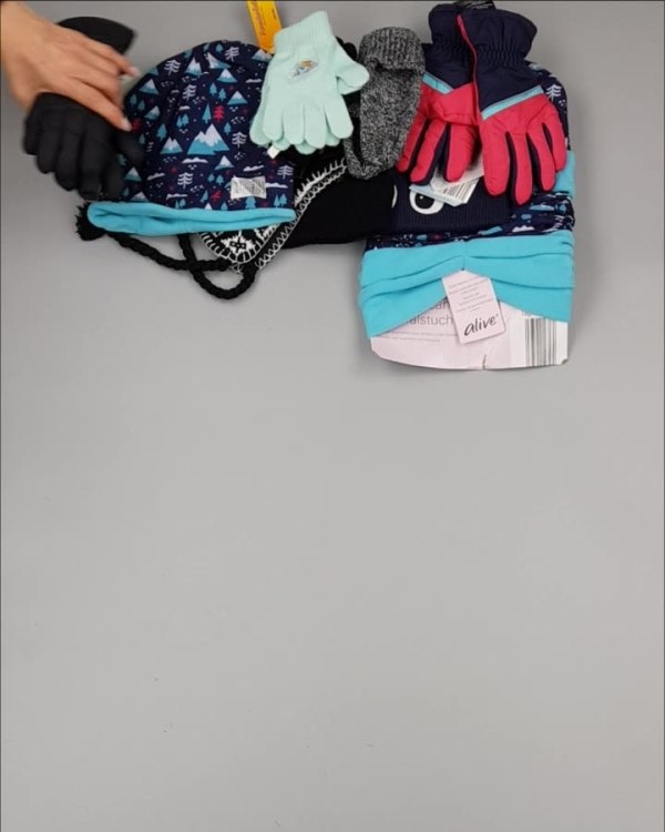 Фотография  244 - Шапки, шарфы, перчатки детские СТОК#3 кг, ЛОТ №2452 оптом в Черкесске и Карачаево-Черкесской республике