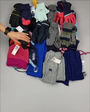 Фотография  377 - Шапки, шарфы, перчатки детские СТОК#3 кг, ЛОТ №2452 оптом в Черкесске и Карачаево-Черкесской республике