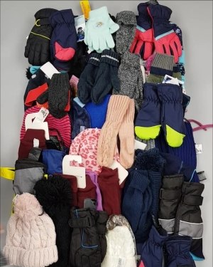 Фотография  104 - Шапки, шарфы, перчатки детские СТОК#3 кг, ЛОТ №2452 оптом в Черкесске и Карачаево-Черкесской республике