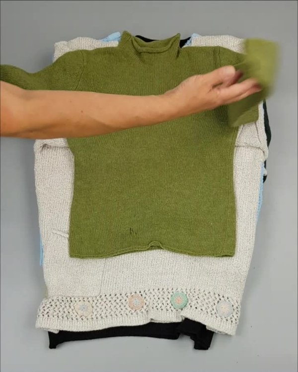 Фотография  986 - Джемпер муж+жен экстра#15 кг , Лот№2612 оптом в Черкесске и Карачаево-Черкесской республике