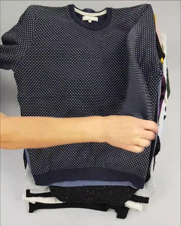 Фотография  255 - Джемпер муж+жен экстра#15 кг , Лот№2612 оптом в Черкесске и Карачаево-Черкесской республике