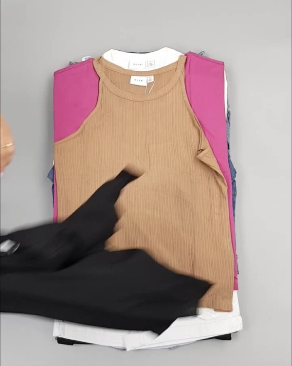 Фотография  955 - VILA Summer mix#15 кг, ЛОТ №4359 оптом в Черкесске и Карачаево-Черкесской республике