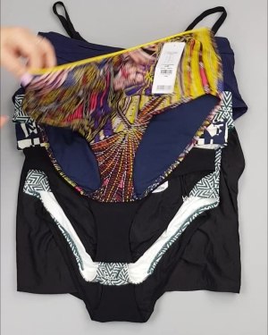 Фотография  781 - Купальники Chantelle#30 шт, ЛОТ №4410 оптом в Черкесске и Карачаево-Черкесской республике