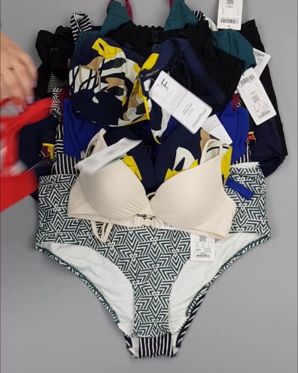 Фотография  412 - Купальники Chantelle#23 шт, ЛОТ №4412 оптом в Черкесске и Карачаево-Черкесской республике