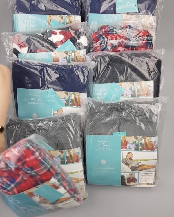 Фотография  259 - Халаты, комбинезоны (семейный) СТОК CAN#10 кг, ЛОТ №4448 оптом в Черкесске и Карачаево-Черкесской республике