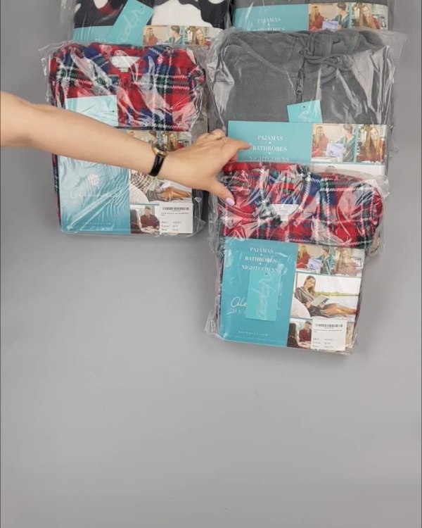 Фотография  313 - Халаты, комбинезоны (семейный) СТОК CAN#10 кг, ЛОТ №4451 оптом в Черкесске и Карачаево-Черкесской республике