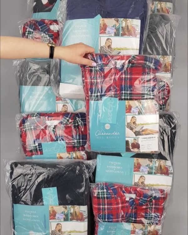 Фотография  198 - Халаты, комбинезоны (семейный) СТОК CAN#10 кг, ЛОТ №4451 оптом в Черкесске и Карачаево-Черкесской республике