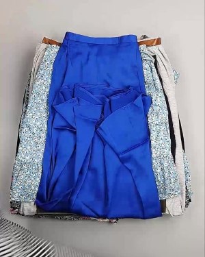 Фотография  961 - Юбки Bestseller 44#5 кг, ЛОТ №6121 оптом в Черкесске и Карачаево-Черкесской республике