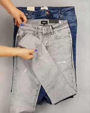 Фотография  230 - Джинсы женские Дания#10 кг, ЛОТ №6762 оптом в Черкесске и Карачаево-Черкесской республике