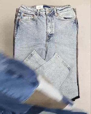 Фотография  262 - Джинсы женские Дания#10 кг, ЛОТ №6762 оптом в Черкесске и Карачаево-Черкесской республике