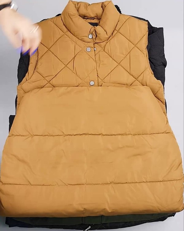 Фотография  212 - Верхняя одежда Дания#10,1 кг ЛОТ №6909 оптом в Черкесске и Карачаево-Черкесской республике