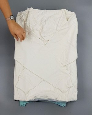 Фотография  542 - HOODIE CAN 084#10 кг, ЛОТ №7034 оптом в Черкесске и Карачаево-Черкесской республике