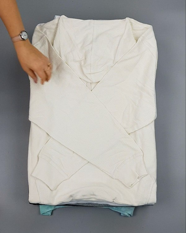 Фотография  272 - HOODIE CAN 084#10 кг, ЛОТ №7034 оптом в Черкесске и Карачаево-Черкесской республике