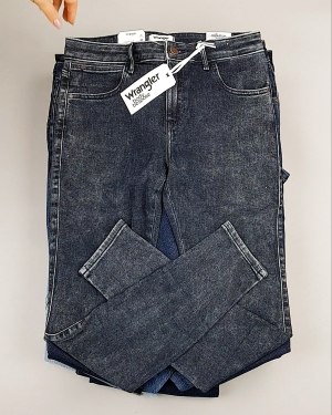 Фотография  854 - Джинсы WRANGLER м/ж#8,1 кг, ЛОТ №7011 оптом в Черкесске и Карачаево-Черкесской республике
