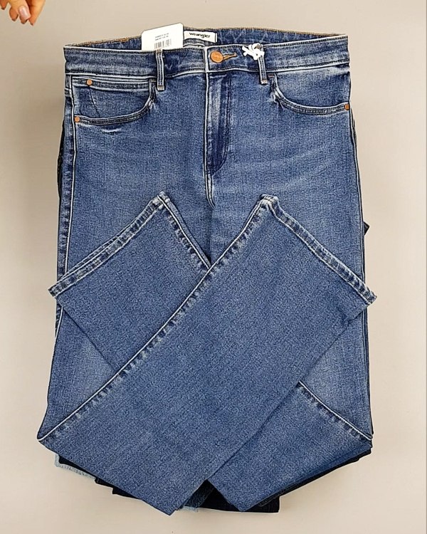 Фотография  683 - Джинсы WRANGLER м/ж#8,1 кг, ЛОТ №7011 оптом в Черкесске и Карачаево-Черкесской республике