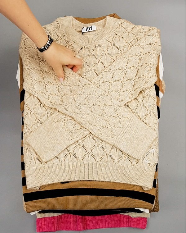 Фотография  696 - Джемпера Bestseller 104#7 кг, ЛОТ №7227 оптом в Черкесске и Карачаево-Черкесской республике