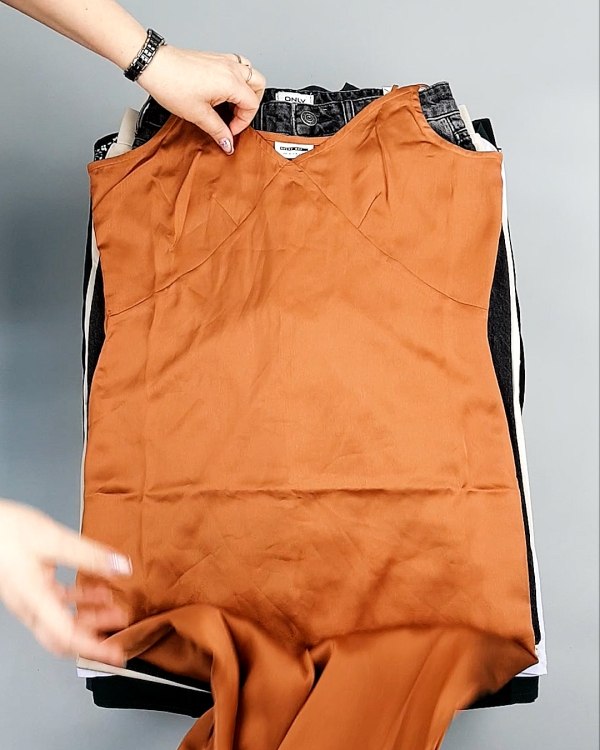 Фотография  722 - Bestseller Summer mix 104#15 кг, ЛОТ №7493 оптом в Черкесске и Карачаево-Черкесской республике