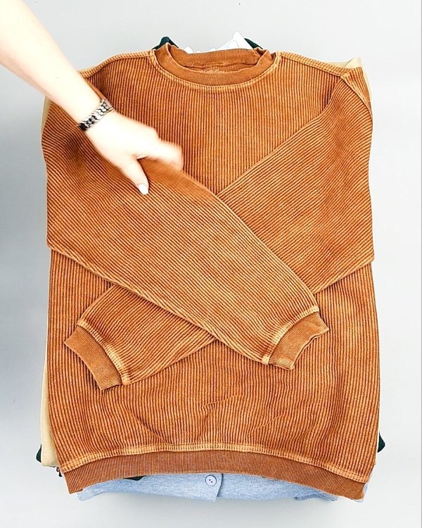 Фотография  499 - SWEATSHIRT CAN 084#10 кг, ЛОТ №7620 оптом в Черкесске и Карачаево-Черкесской республике