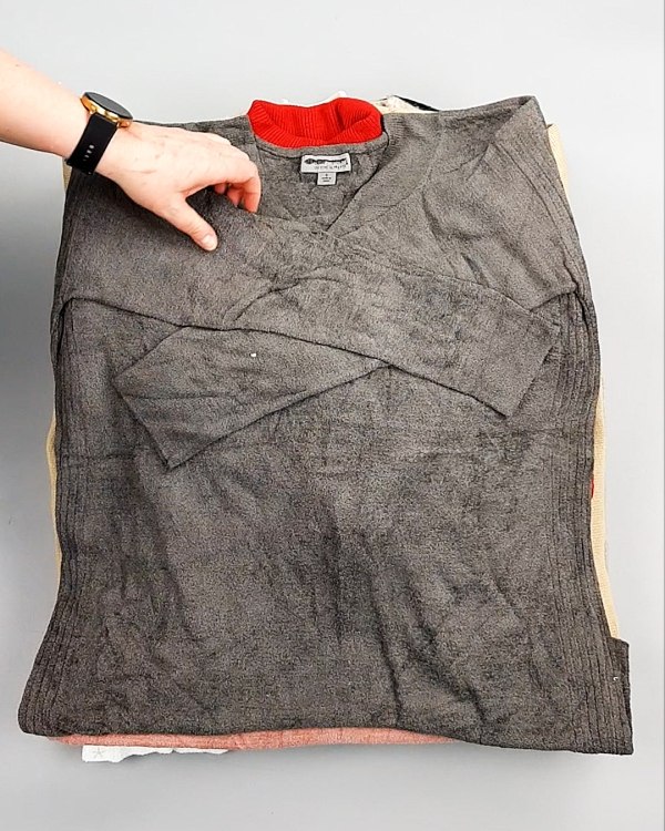 Фотография  491 - Джемпера СТОК CAN 084#7 кг, ЛОТ №7649 оптом в Черкесске и Карачаево-Черкесской республике