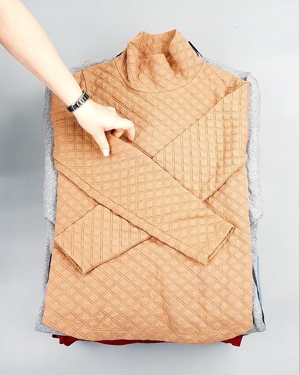 Фотография  144 - SWEATSHIRT CAN 084#10 кг, ЛОТ №7619 оптом в Черкесске и Карачаево-Черкесской республике