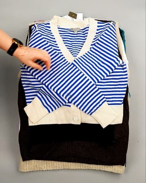 Фотография  738 - Джемпера СТОК CAN 084#7 кг, ЛОТ №7647 оптом в Черкесске и Карачаево-Черкесской республике