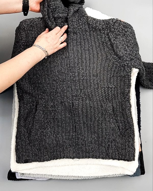 Фотография  106 - Джемпера СТОК CAN 084#7 кг, ЛОТ №7648 оптом в Черкесске и Карачаево-Черкесской республике