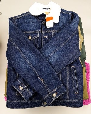 Купить Верхняя одежда м/ж C&A 025#10 кг оптом в Черкесске и Карачаево-Черкесской республике