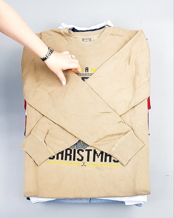 Фотография  766 - SWEATSHIRT CAN 084#10 кг, ЛОТ №7618 оптом в Черкесске и Карачаево-Черкесской республике