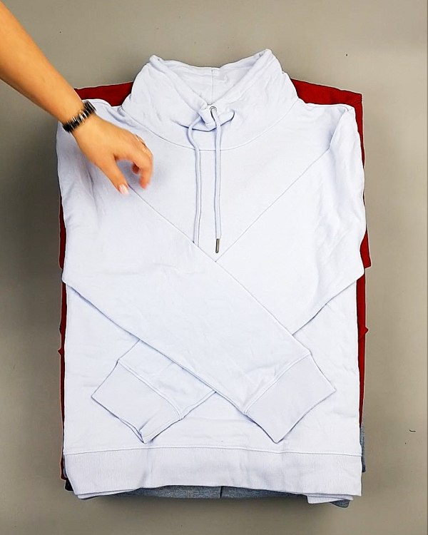 Фотография  418 - SWEATSHIRT CAN 084#10 кг, ЛОТ №7618 оптом в Черкесске и Карачаево-Черкесской республике