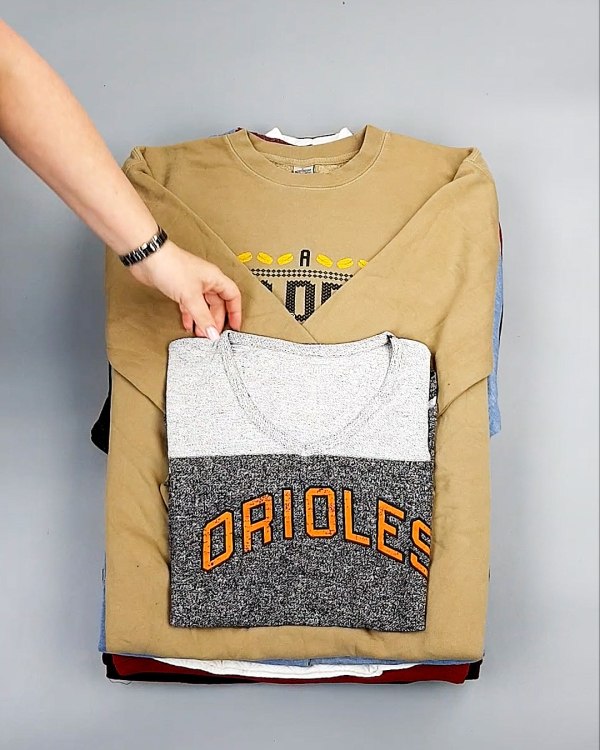 Фотография  212 - SWEATSHIRT CAN 084#10 кг, ЛОТ №7619 оптом в Черкесске и Карачаево-Черкесской республике