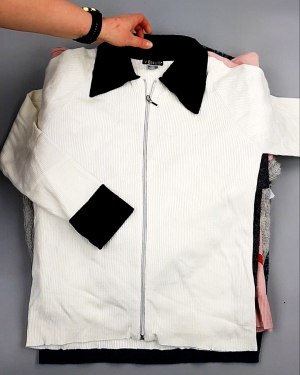 Фотография  165 - Джемпера СТОК CAN 084#7 кг, ЛОТ №7650 оптом в Черкесске и Карачаево-Черкесской республике