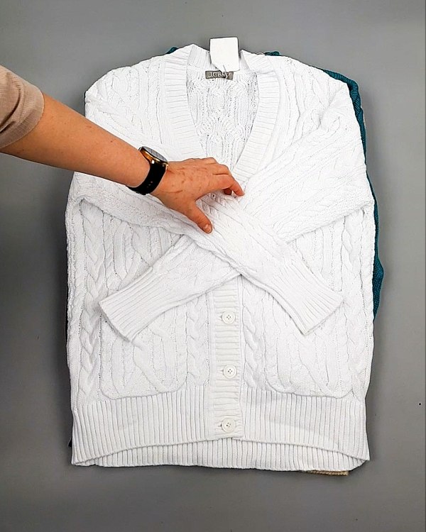 Фотография  141 - Джемпера СТОК CAN 084#7 кг, ЛОТ №7647 оптом в Черкесске и Карачаево-Черкесской республике