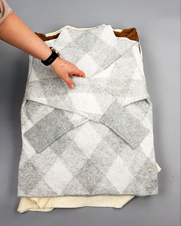 Фотография  776 - Джемпера СТОК CAN 084#7 кг, ЛОТ №7651 оптом в Черкесске и Карачаево-Черкесской республике