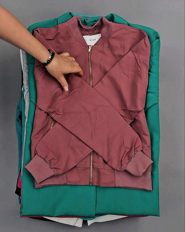 Фотография  385 - Толстовки+Верхняя одежда Bestseller Summer 045 B#7,2 кг, ЛОТ СТ-9323 оптом в Черкесске и Карачаево-Черкесской республике