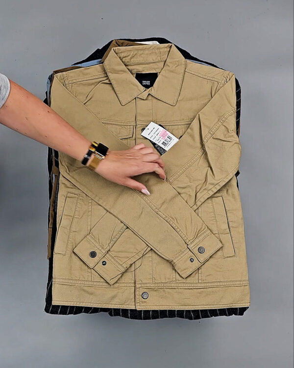 Фотография  337 - Верхняя одежда Корея 085#15 кг, ЛОТ № СТ-9247 оптом в Черкесске и Карачаево-Черкесской республике