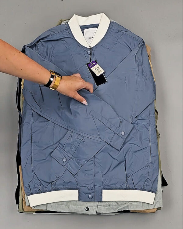 Фотография  943 - Ветровки жен Корея 085#7 кг, ЛОТ № СТ-9244 оптом в Черкесске и Карачаево-Черкесской республике