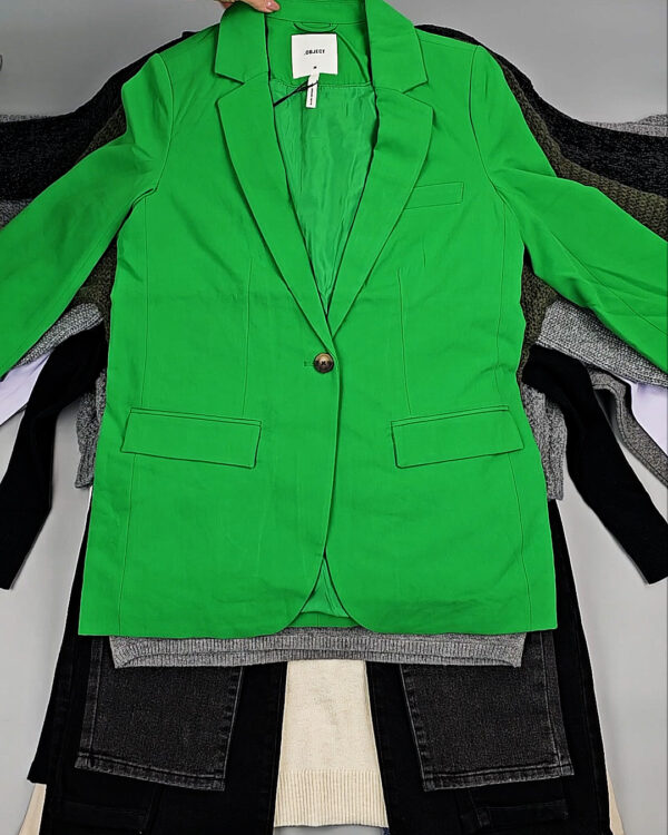 Фотография  586 - Bestseller Winter mix 104#15 кг, ЛОТ № СТ-9526 оптом в Черкесске и Карачаево-Черкесской республике