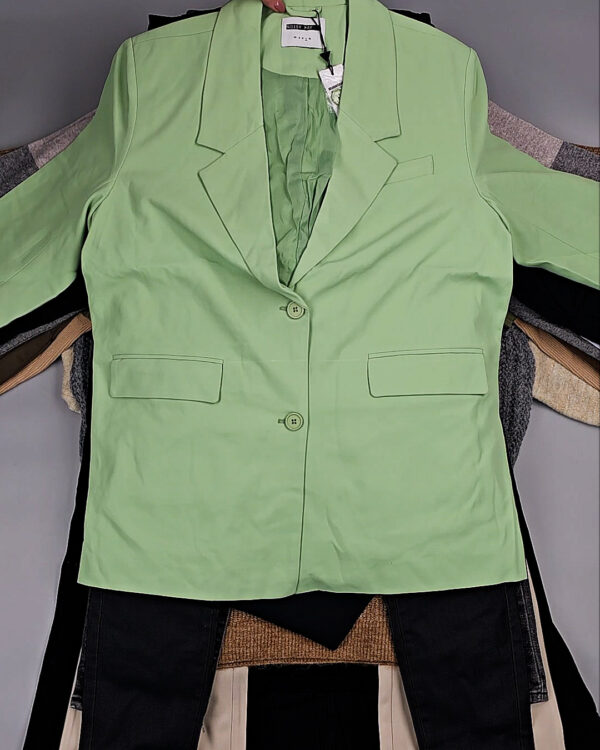 Фотография  698 - Bestseller Winter mix 104#15 кг, ЛОТ № СТ-9525 оптом в Черкесске и Карачаево-Черкесской республике