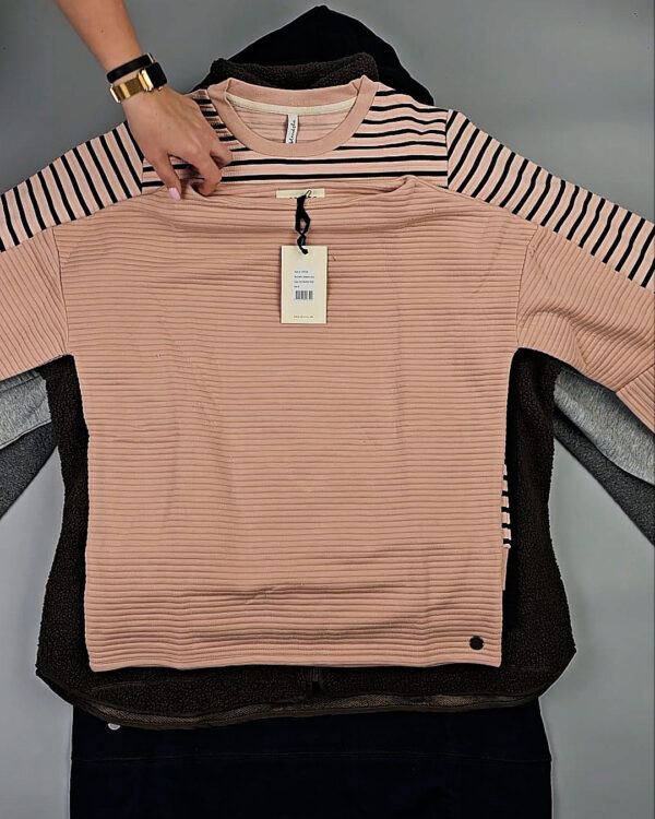 Фотография  636 - Толстовки Bestseller+DK 035#7 кг, ЛОТ СТ-9838 оптом в Черкесске и Карачаево-Черкесской республике