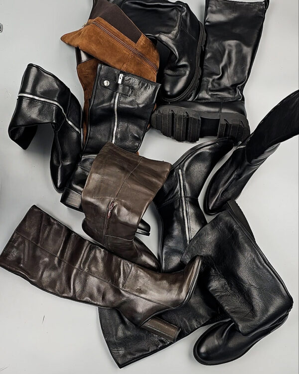 Фотография  997 - Сапоги Италия #7 шт, ЛОТ СТ-9681 оптом в Черкесске и Карачаево-Черкесской республике