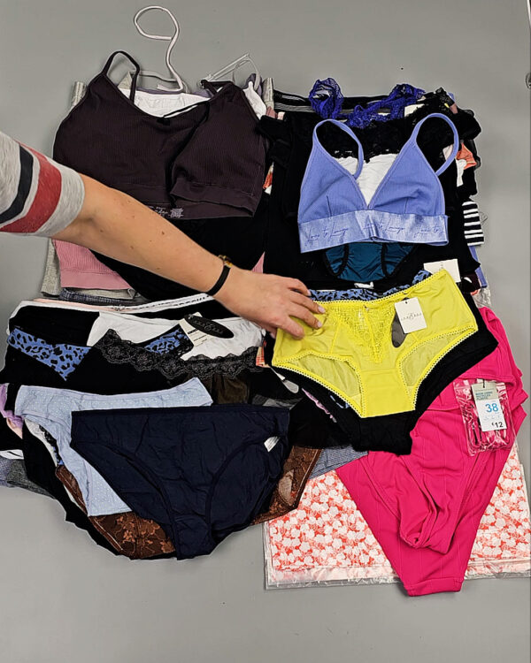Фотография  421 - Нижнее белье (LINGERIE)#10 кг, ЛОТ СТ-9890 оптом в Черкесске и Карачаево-Черкесской республике